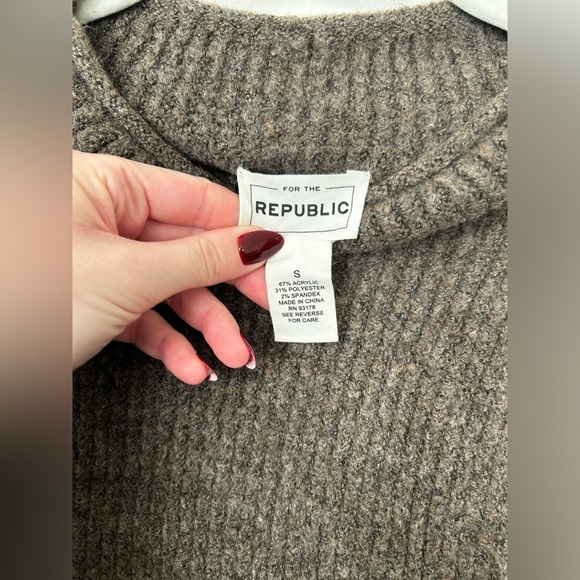 For The Republic brown knitted mock neck sweater. Size small. - Picture 5 of 7